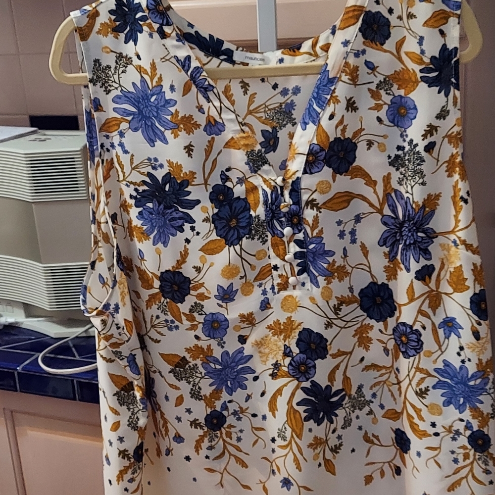 Sleeveless blouse